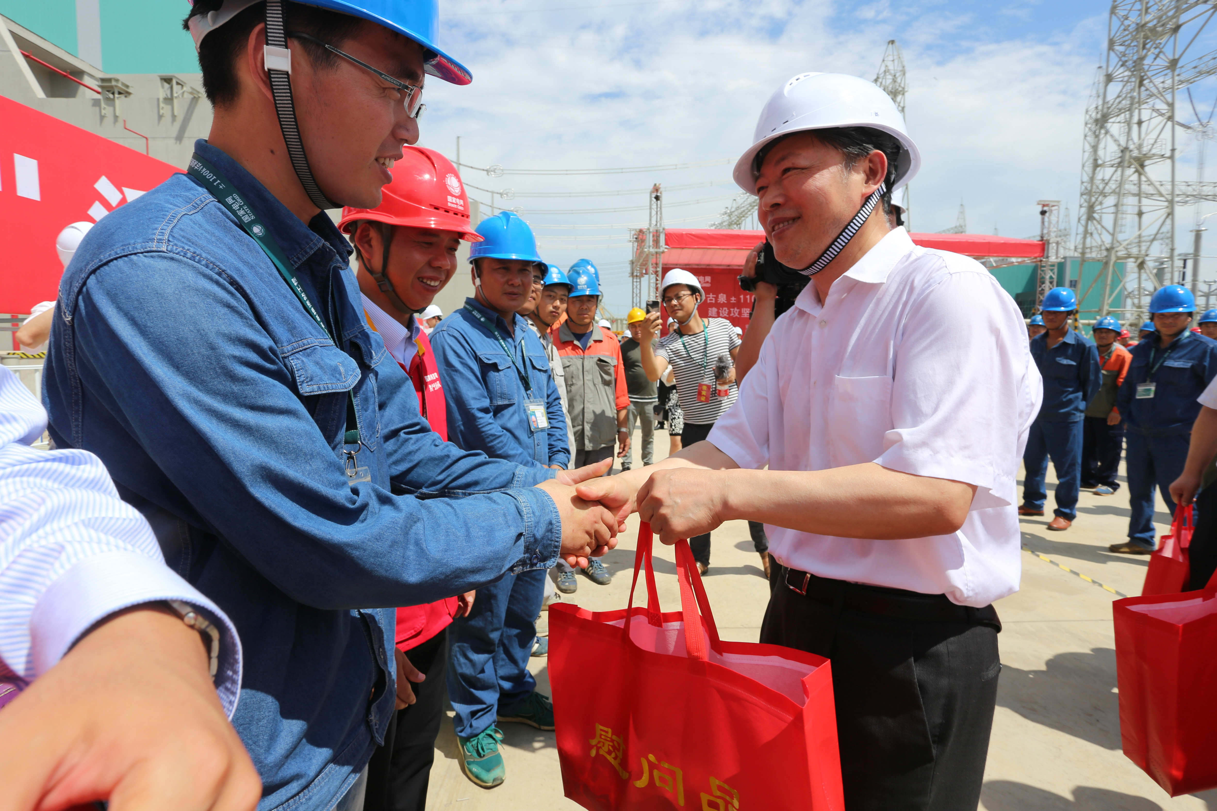 �������һ���ظ�ѹ���̾�����ʦ�� ������������...