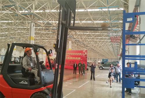 �������׽�ְ���泵���ܾ���Բ����Ļ